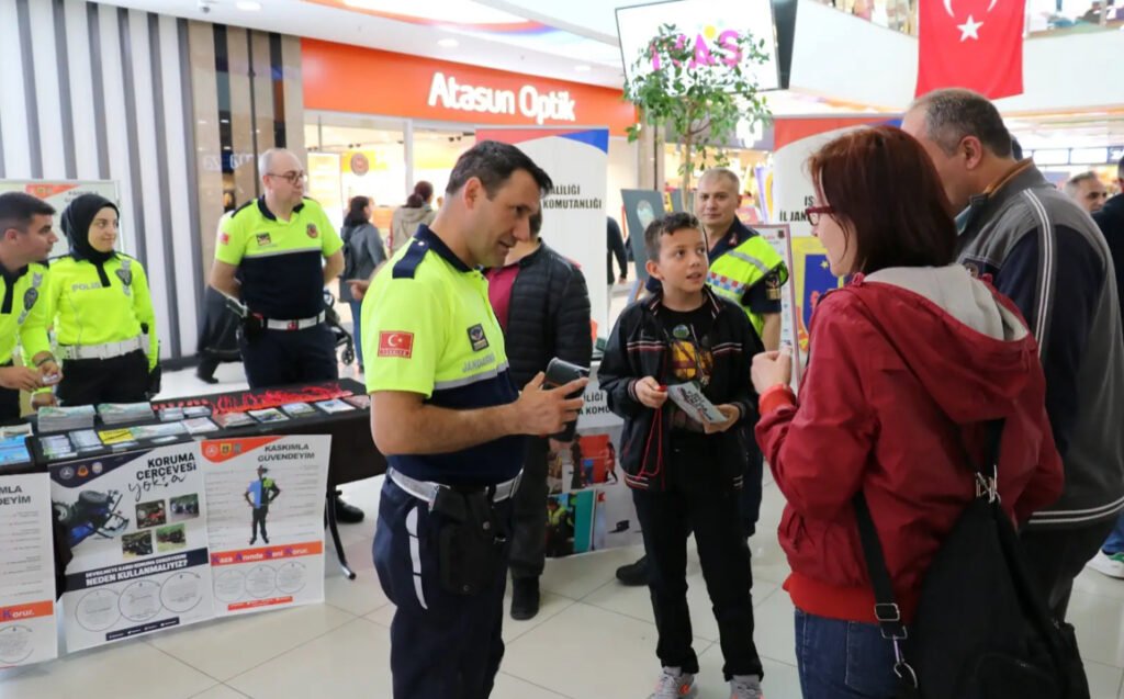 Isparta Emniyet ve Jandarma’dan trafik bilgilendirmesi