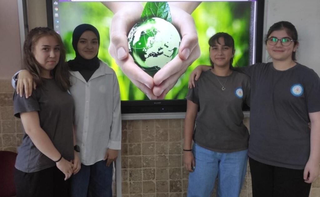 Antalya’da genç çevreciler geleceğin yeşil liderleri olmaya hazırlanıyor