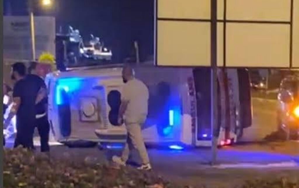 Ambulans hastaya giderken kaza yaptı