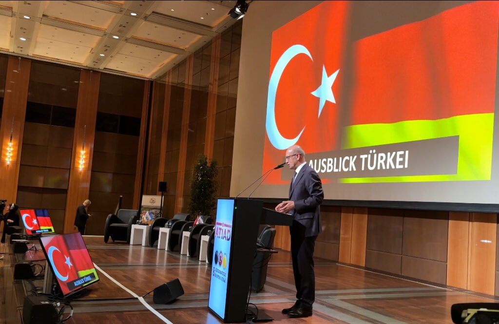 Maliye Bakanı Mehmet Şimşek Düselldorf’da