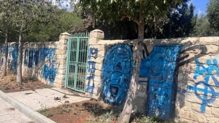 Kıbrıs Rum Kesimi’nde camiye saldırı