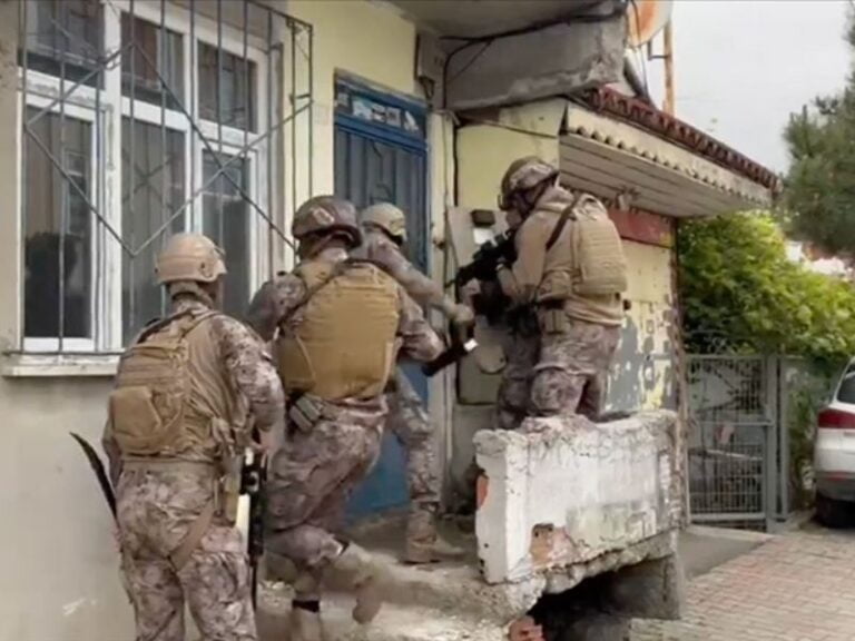 “MAHZEN-42” ve “MAHZEN-43” operasyonlarında 60 şüpheli yakalandı
