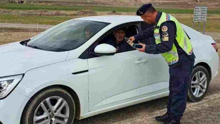 Yol uygulamasında kaçak alkol ele geçirildi