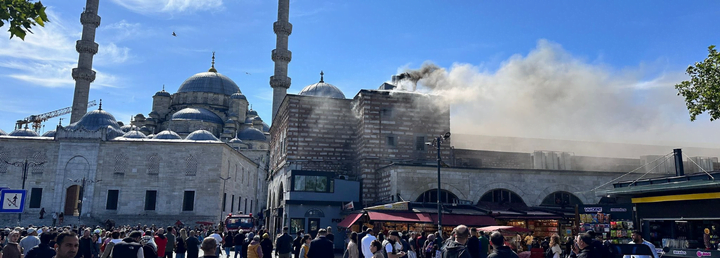 Tarihi Mısır Çarşısı’nda yangın