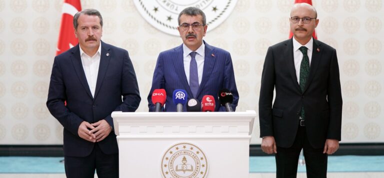 Tekin açıkladı; Öğretmenlere şiddet yasası geliyor