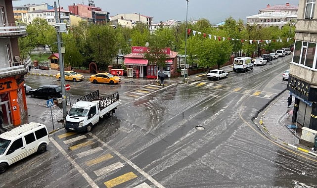 Ardahan’da fındık büyüklüğünde dolu yağdı