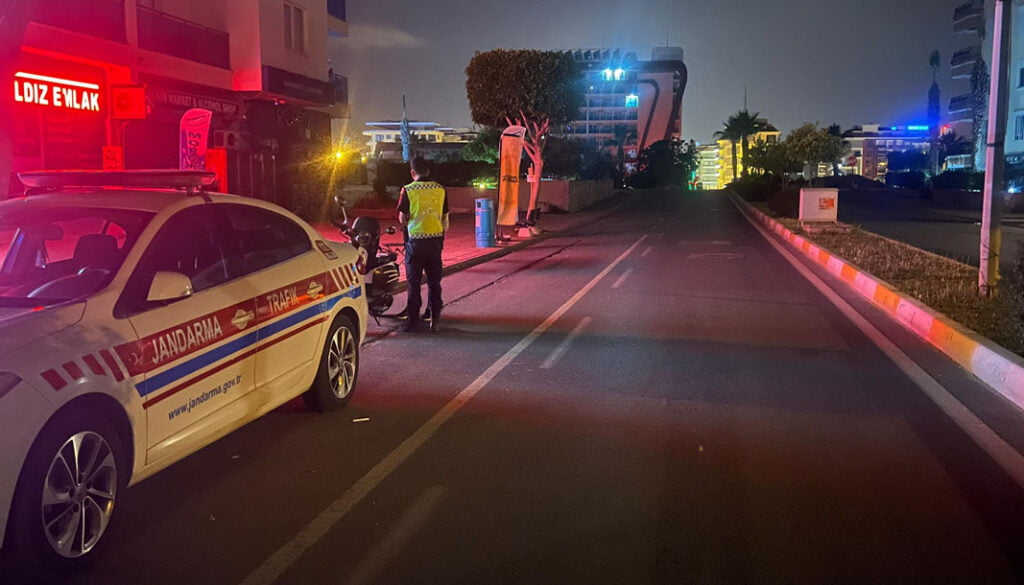 ALANYA İLÇE JANDARMA KOMUTANLIĞI TARAFINDAN GENEL TRAFİK UYGULAMASI YAPILDI