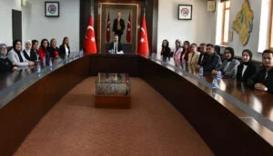 Vali Baruş hemşirelerin gününü kutladı