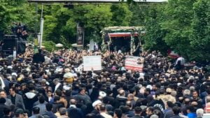 Helikopter kazasında hayatını kaybeden İran Cumhurbaşkanı Reisi için Tebriz’de cenaze töreni düzenlendi