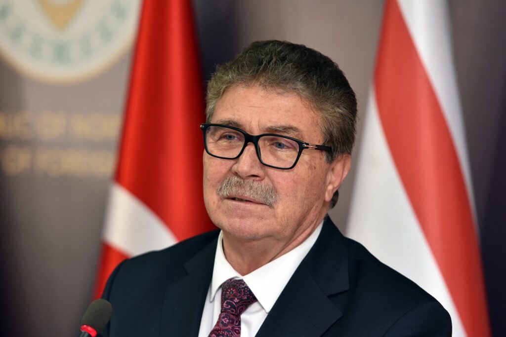 KKTC’de Başbakan Üstel’den sağduyu çağrısı