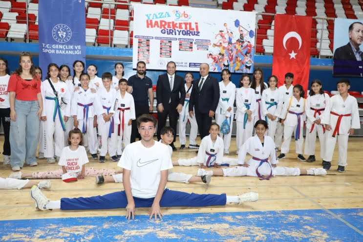 Ağrı’da GSB Spor Okulları Halaylar Eşliğinde Açıldı