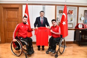 Başkan genç şampiyonları ağırladı