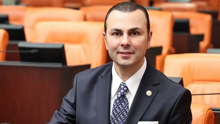 İYİ Parti İstanbul Milletvekili Seyithan İzsiz istifa etti