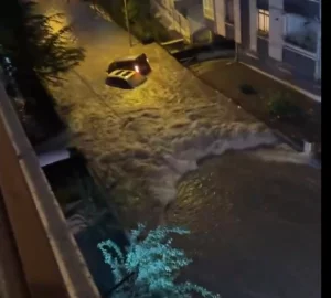 Ankara şiddetli sağanağa teslim oldu