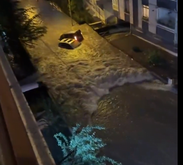 Ankara şiddetli sağanağa teslim oldu