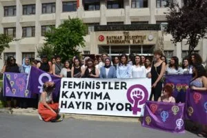 Feminist kadınlar Batman’dan seslendi