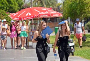 Antalya’da termometreler 43 dereceyi gösterdi