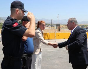 Antalya Vali Vekili Arat ve Emniyet Müdürü Çevik güvenlik kuvvetlerinin bayramını kutladı