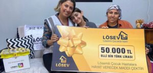 LÖSEV’den 50 bin liralık yardım çeki