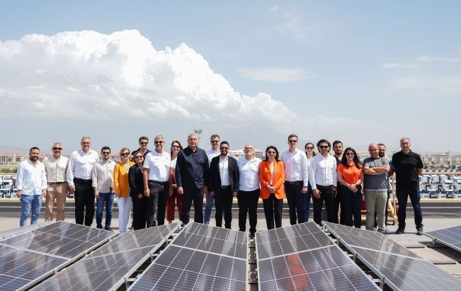 Mercedes’in Aksaray Kamyon Fabrikası’nda Güneş Enerjisi Santrali faaliyete geçti