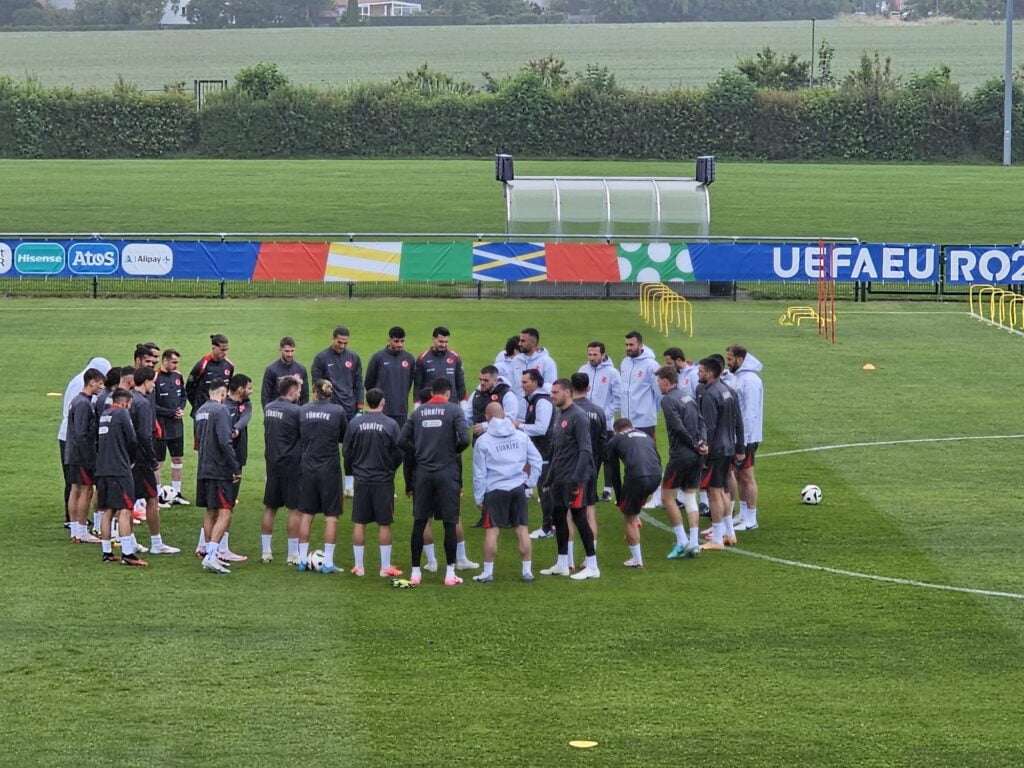 Milli takım ilk antrenmanını yaptı