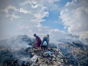 Gazze’de yerleşim yerlerinde veya yakınlarında 330 bin ton atık birikti