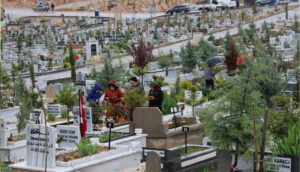 Antalya’da şehitlik ve mezarlıklarda ziyaretçi yoğunluğu