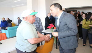 Vali Öksüz ve eşinden anlamlı ziyaretler