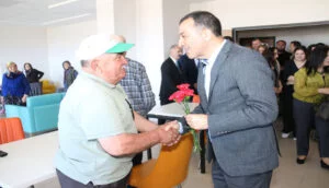 Vali Öksüz ve eşinden anlamlı ziyaretler
