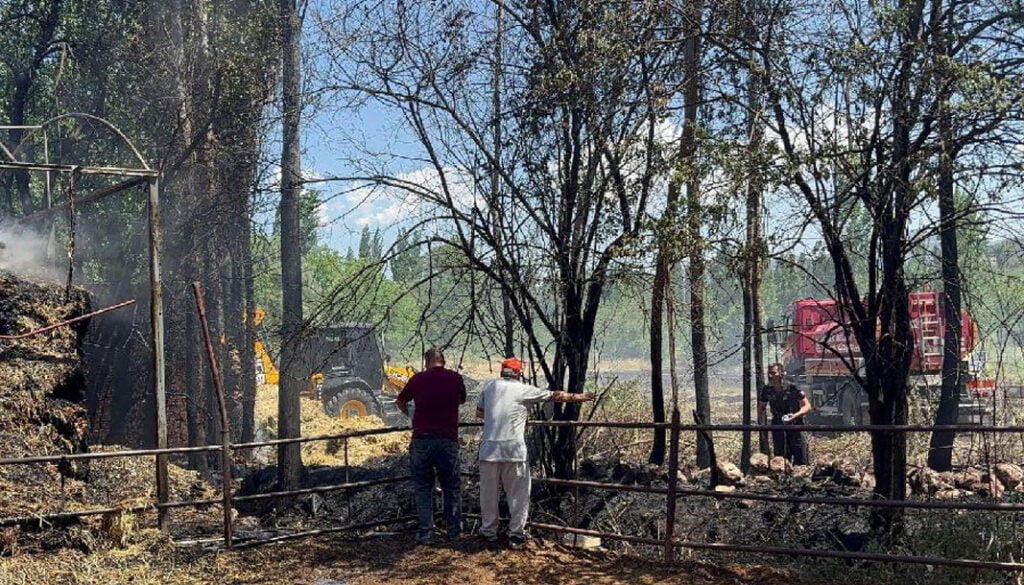 Burdur Bucak’ta çok sayıda saman balyası kül oldu!