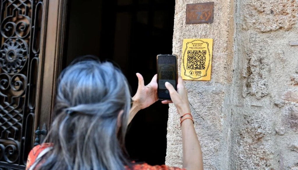 Antalya Kaleiçi’ne karekodla yolculuk