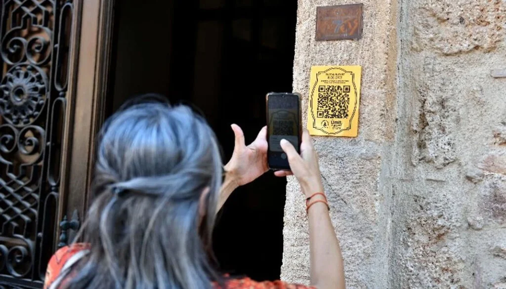 Antalya Kaleiçi’ne karekodla yolculuk