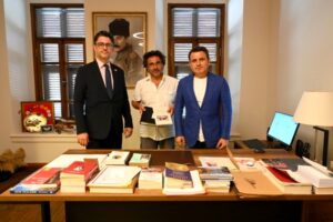 Tarihi bir albüm daha Çanakkale savaşları Gelibolu Tarihi alan Başkanlığı’na bağışlandı