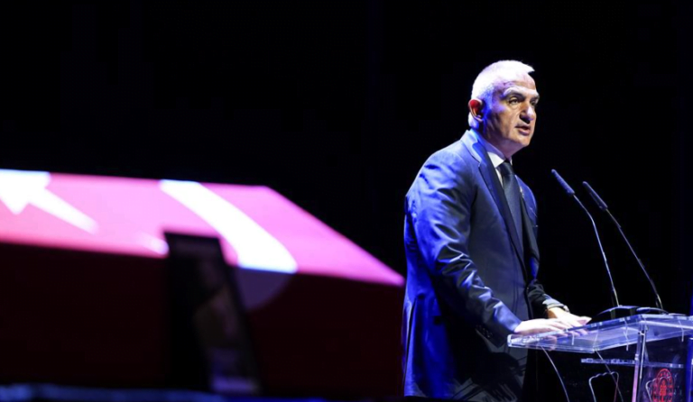 Kenan Işık hepimizin kalbinde çok özel bir yer edinmiştir