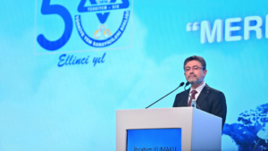 Tarım Bakanı Yumaklı’dan “Orman yangınlarıyla mücadele ihaleler iptal edildi” iddiasına açıklama