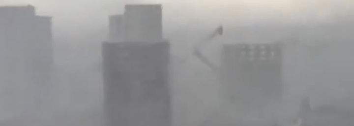 Adana’da şiddetli fırtına, vinç devrildi