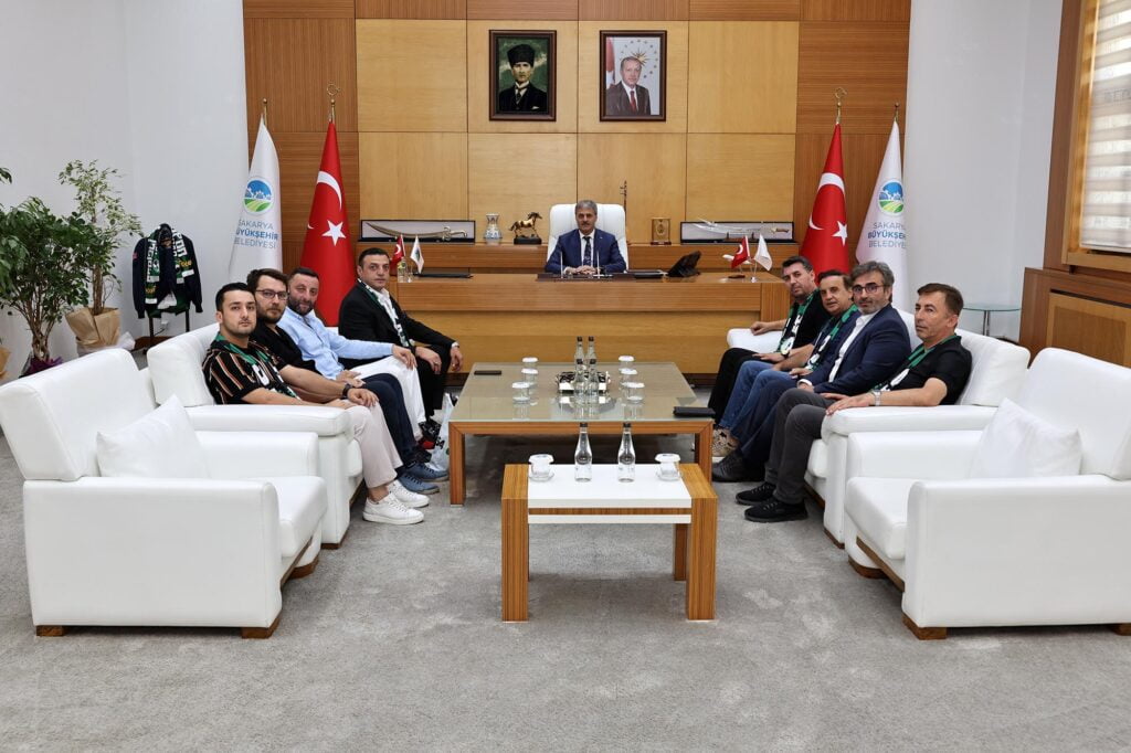 Başkan Alemdar Sakaryaspor’un yeni yönetimini ağırladı