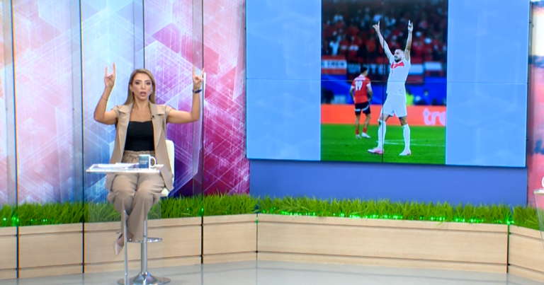 Canlı yayında bozkurt işareti yaptı