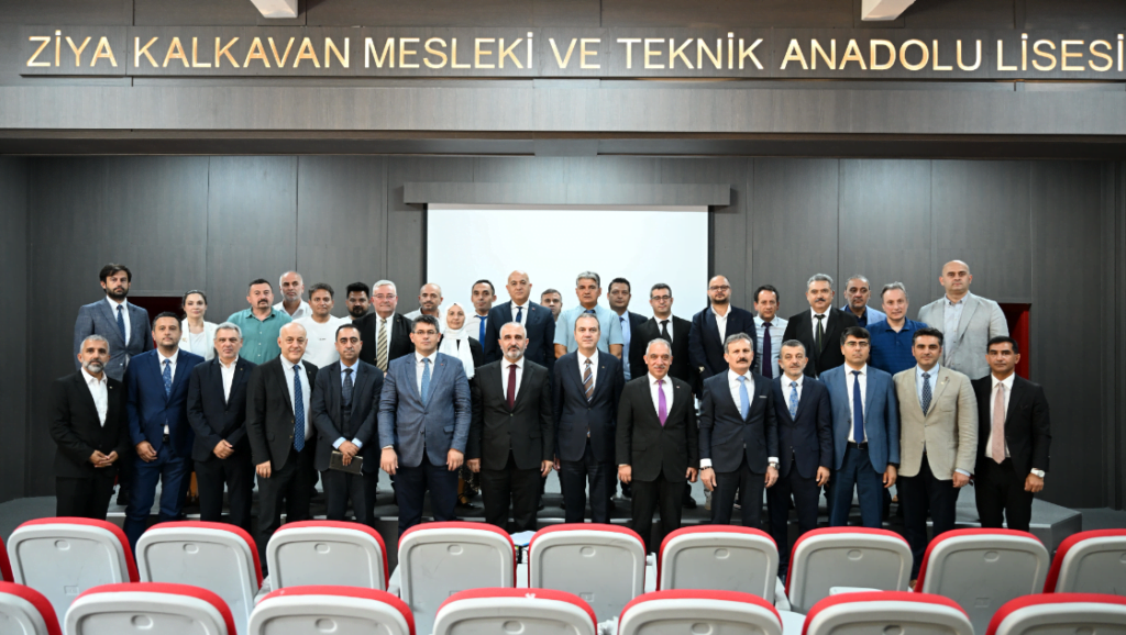 Tamer Kıran, Ziya Kalkavan Mesleki ve Teknik Anadolu Lisesi’nde, “Denizcilik Eğitiminin Değerlendirildiği” Toplantıya Katıldı