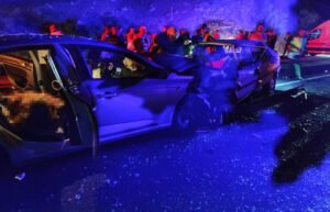 Dereboğazı yolunda iki otomobil kafa kafaya çarpıştı: 3 ölü, 10 yaralı