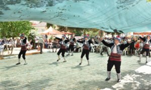 Isparta’nın Eğirdir İlçesinde bu yıl 28. si düzenlenen Pişi günü gerçekleşti.