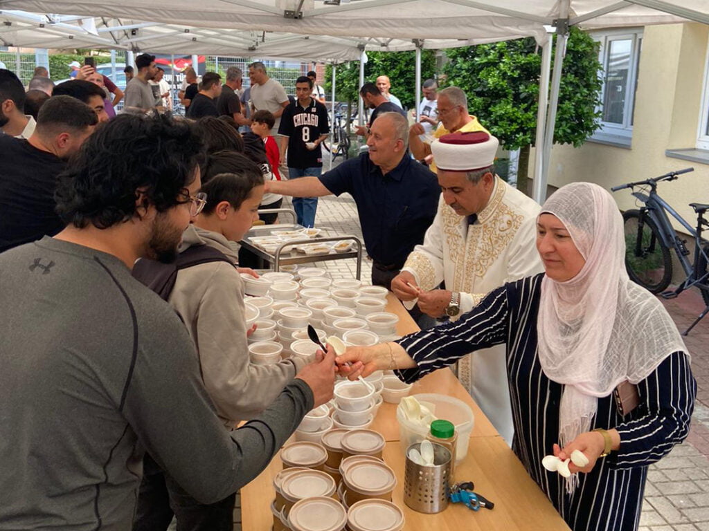 DİTİB camilerinde birlik ve beraberliğin sembolü aşure ikram edildi