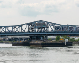 New York’ta aşırı sıcak nedeniyle metal köprünün mekanizması bozuldu