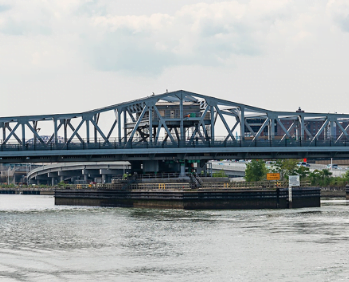 New York’ta aşırı sıcak nedeniyle metal köprünün mekanizması bozuldu