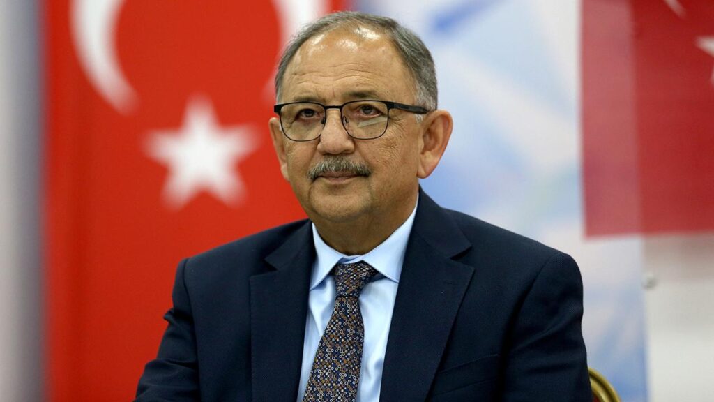 Bakan Özhaseki görevinden istifa etti