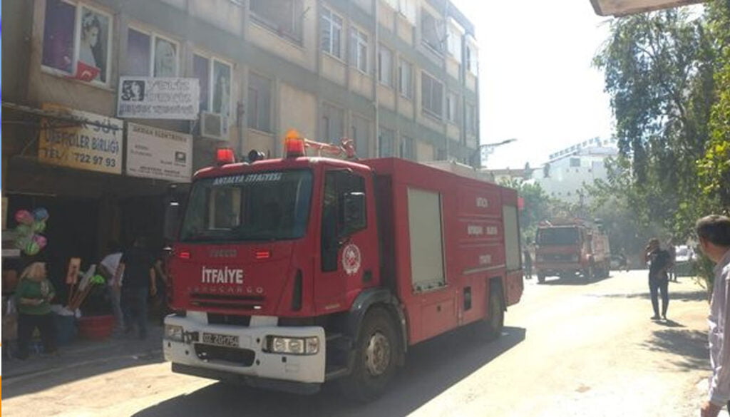 Serik’te evde çıkan yangın büyümeden söndürüldü