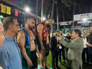 Hatay Valisi, Festivalde derece alan sporcuları tebrik etti