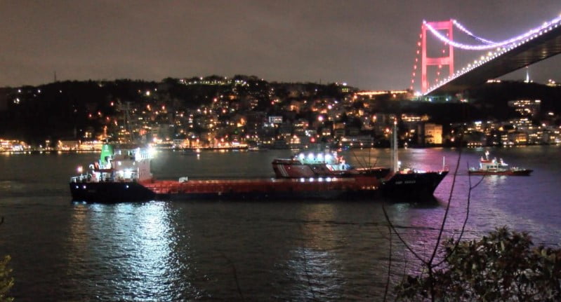 İstanbul Boğazı’nda alarm; geçişler durduruldu