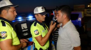 Üfler gibi yapan alkollü sürücü cezadan kurtulamadı