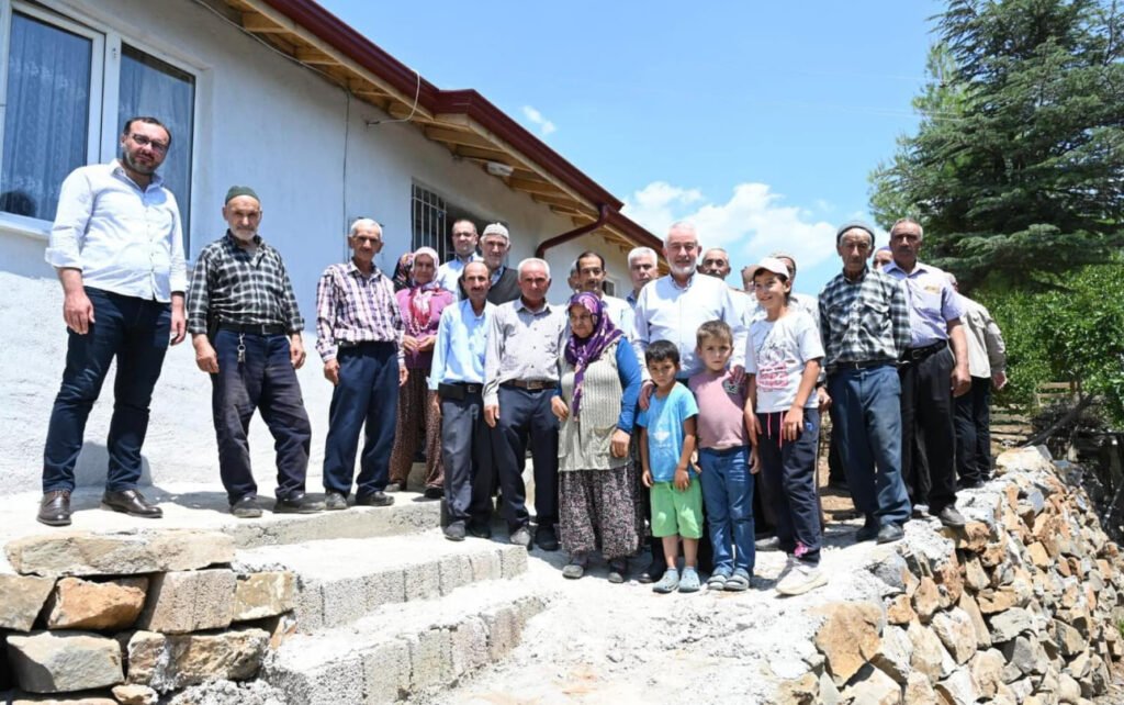 Isparta’da Başkan Başdeğirmen‘in desteğiyle yeni evlerine kavuştular